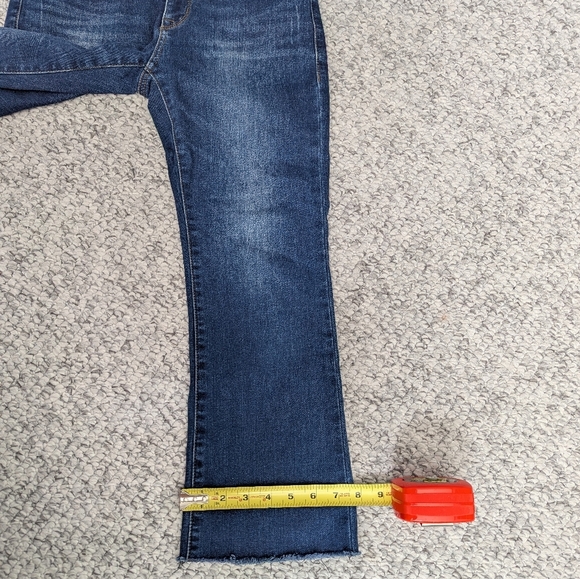 Kenneth Cole Women's (Size 27) Stretch Denim Cropped Lined Jeans - Picture 15 of 15